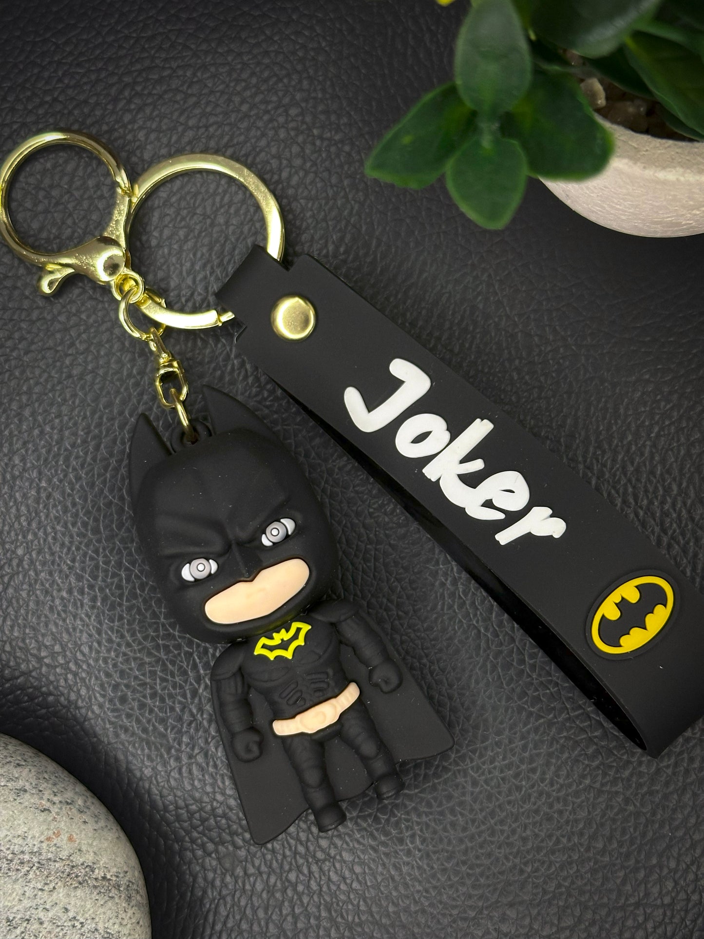 🦇 Dark Knight Keychain – Batman Edition
