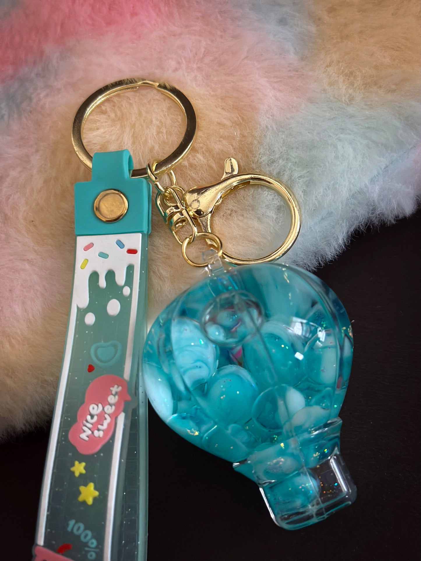 🎈 Mint Bubble Balloon Keychain – Liquid Glitter Charm with Wrist Strap